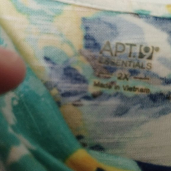 2X White, Yellow, Black, and Blue Top with a cowl type neck line - Picture 4 of 4